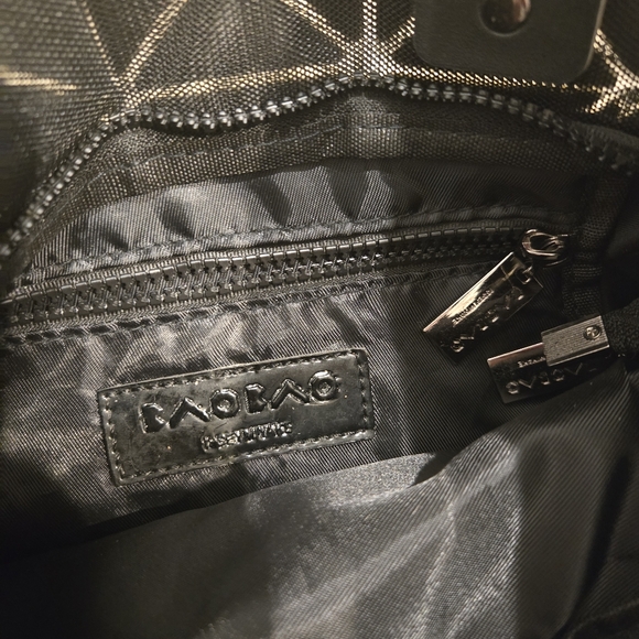 Bao Bao Issey Miyake Vinyl Prism Tote Bag - Picture 4 of 8